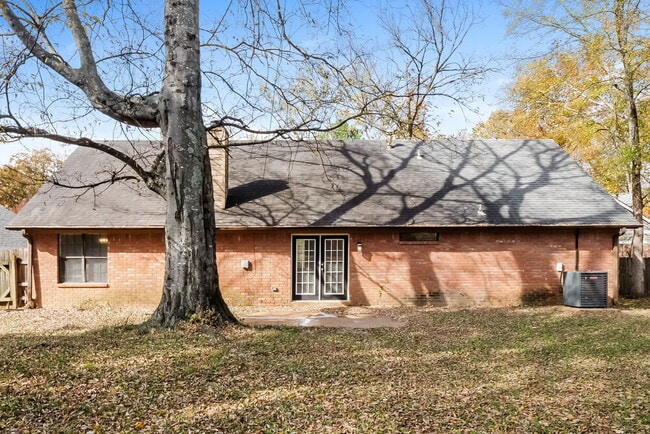 Building Photo - 8139 Creek Way Cove