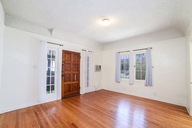 Building Photo - 1038 S Citrus Ave