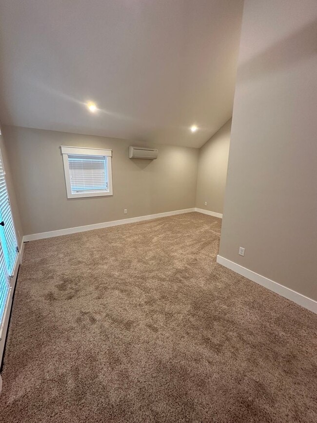 Building Photo - 1-Bedroom 1 Bath Apartment Attached To Main House