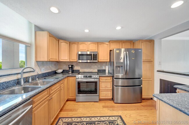Building Photo - 3100 NE 49th St
