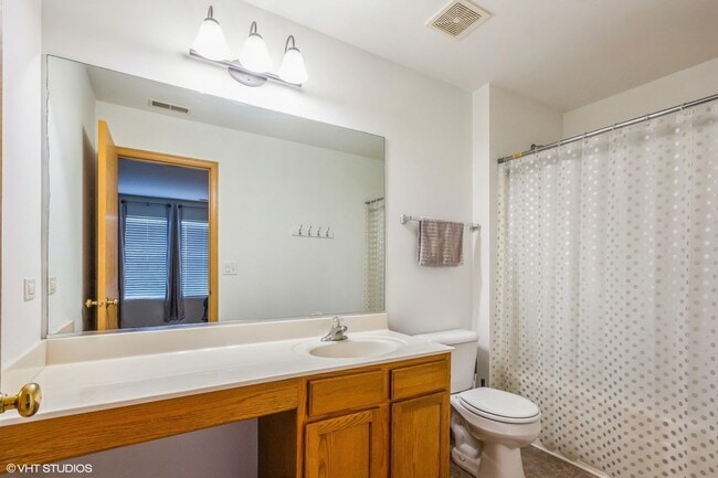 Building Photo - 24226 Walnut Cir