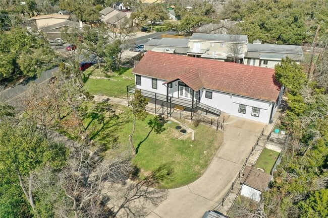 Building Photo - 809 Castle Ridge Rd