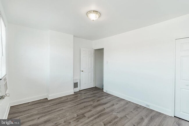 Building Photo - 724 Moyer St