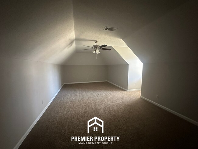 Building Photo - Grand 4BR/2.5BA Executive Home in Cordova | 2,700 Sq Ft, Bay Window & Spa Suite