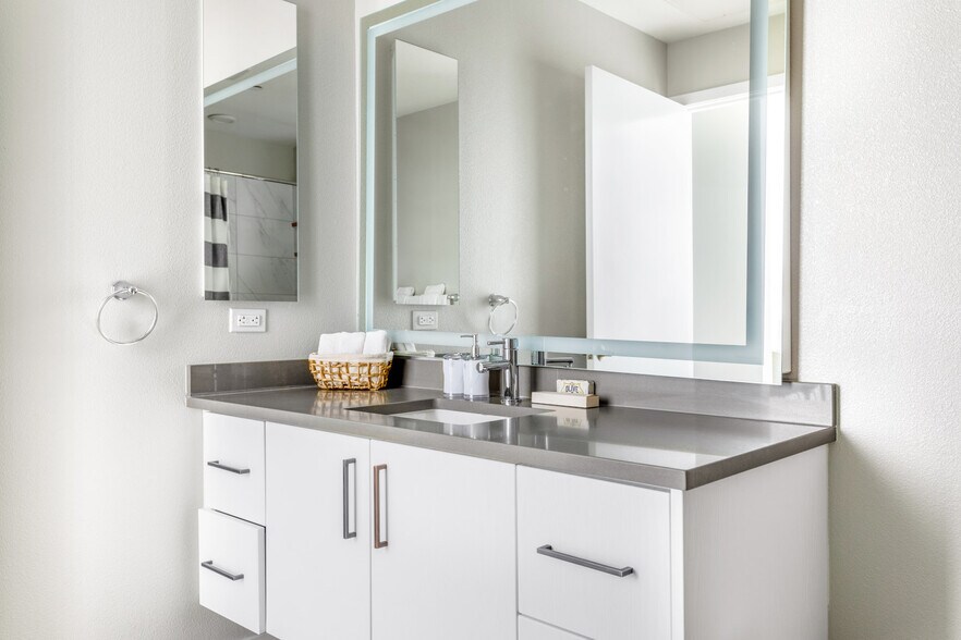 Building Photo - 441 El Camino Real