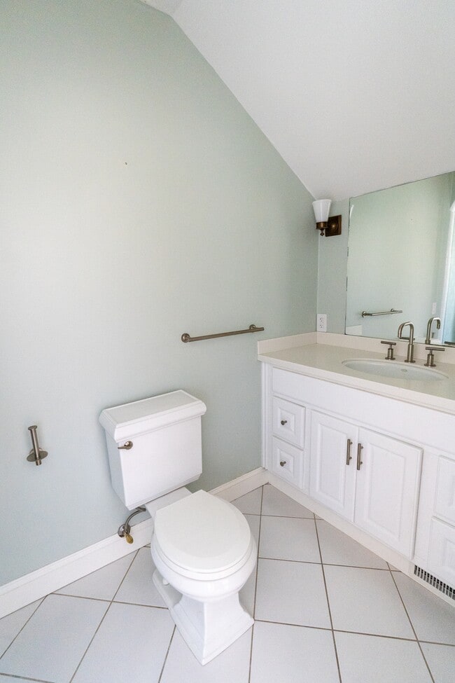 Building Photo - 606 Chandlers Wharf