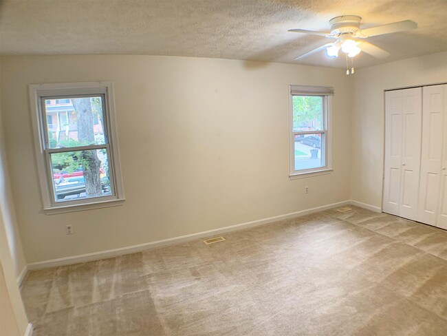 Building Photo - 15723 Edgewood Dr