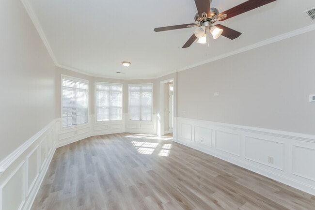Building Photo - 184 Greenview Dr