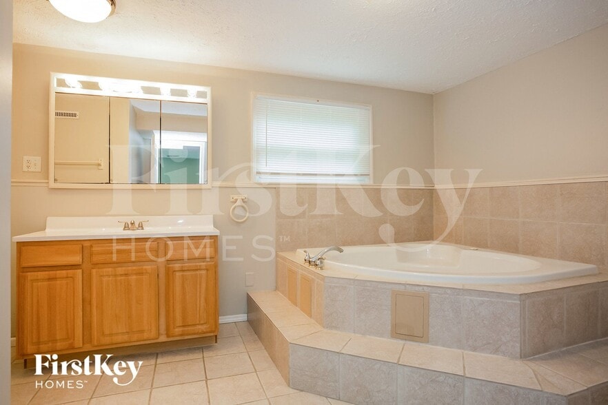 Building Photo - 5729 Ensenada Ave