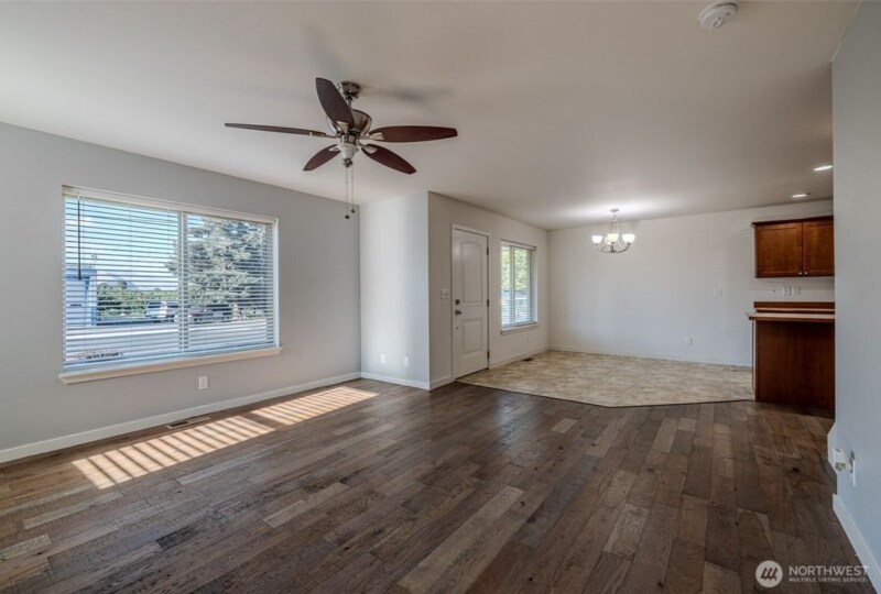 Building Photo - 1519 Springwater Ave