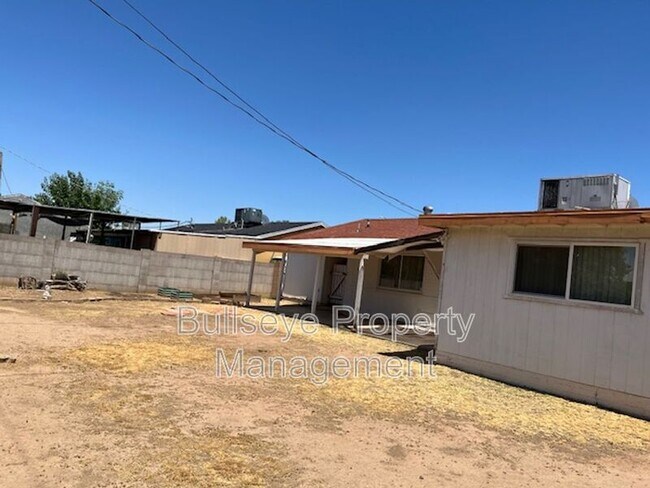 Building Photo - 3127 W Dahlia Dr
