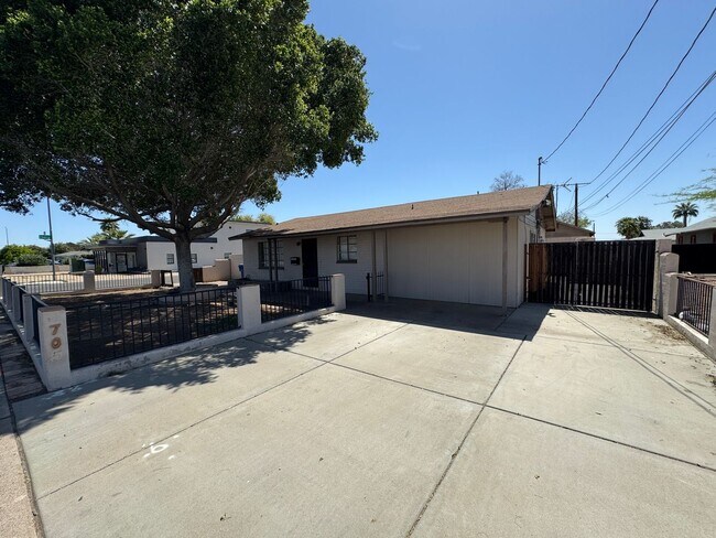 Building Photo - Fantastic 3 Bedroom/2 Bath Single Level Ho...
