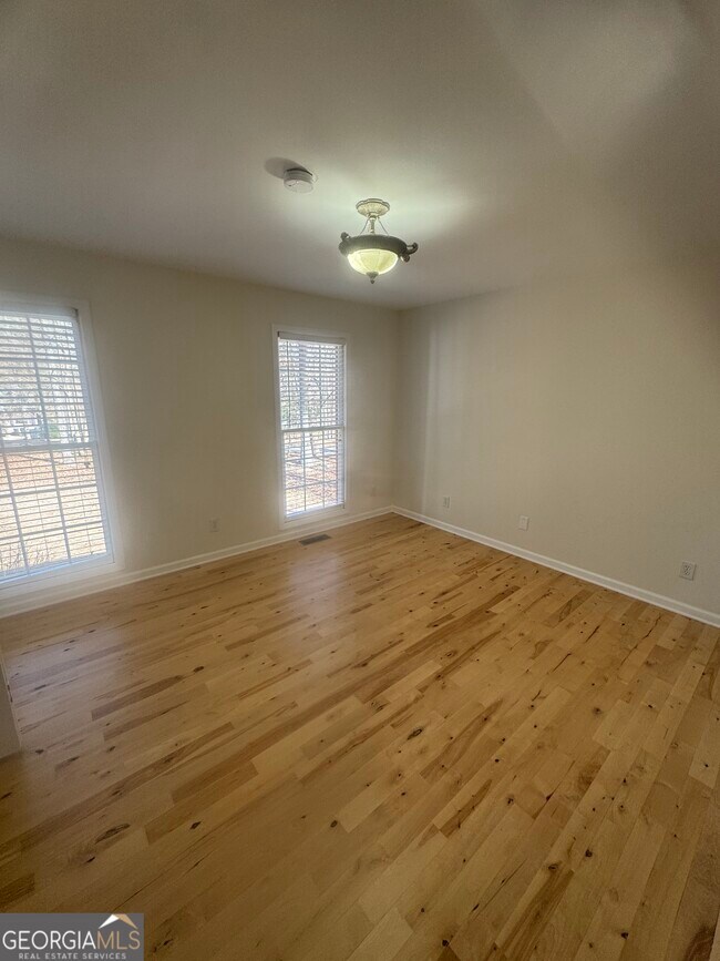 Building Photo - 735 Bearslide Hollow