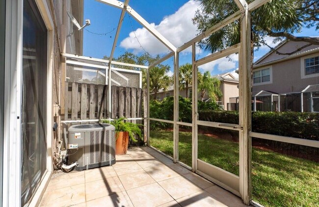 Building Photo - 1928 Madeira Dr