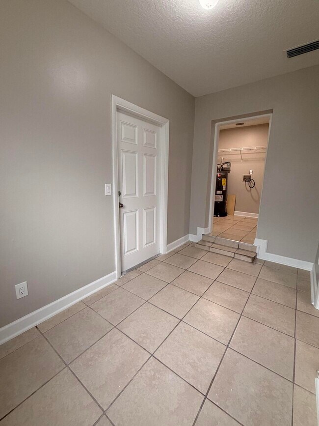 Building Photo - 407 N 29th St