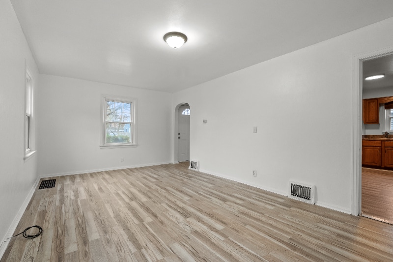 Building Photo - 423 Cornell Dr