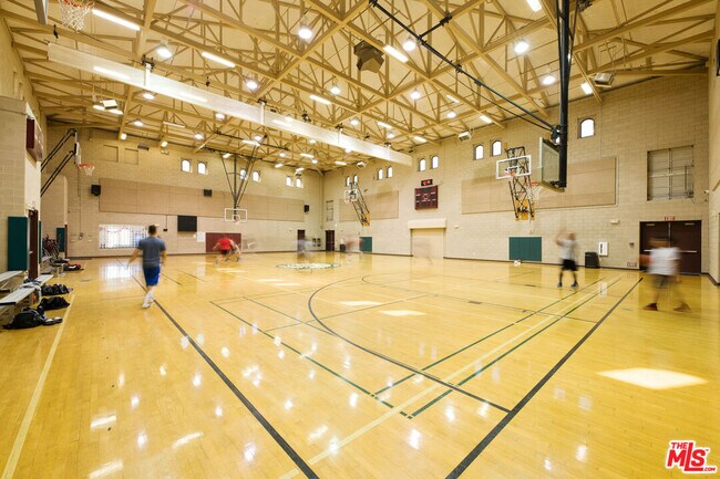 Building Photo - 4566 Via Del Rancho