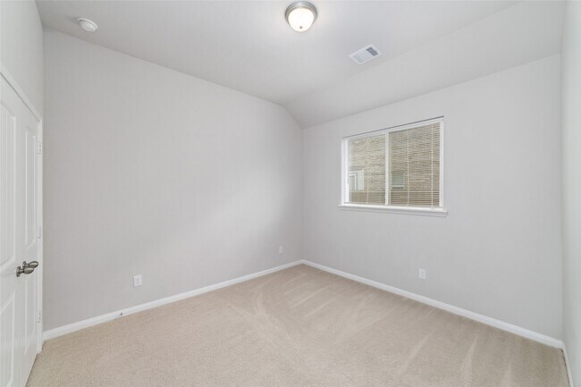 Building Photo - 77 Carmel Dr