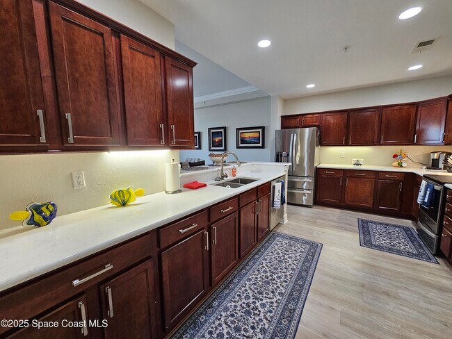 Building Photo - 590 S Banana River Dr