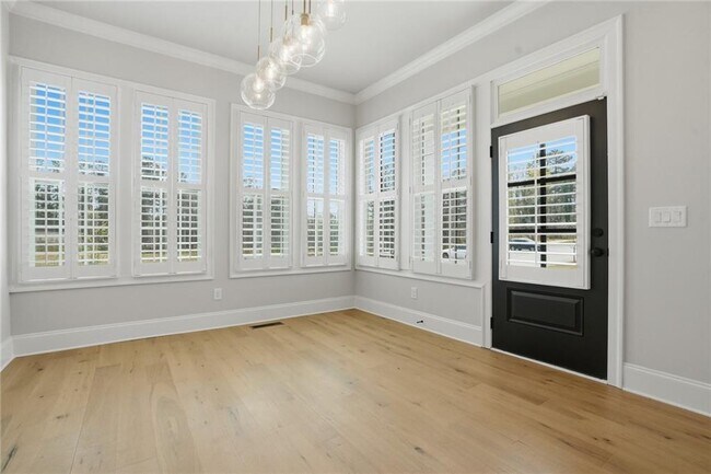 Building Photo - 1254 Six Sisters St