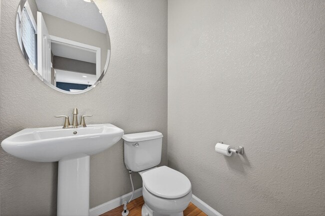 Building Photo - Amazing 3 bedroom home