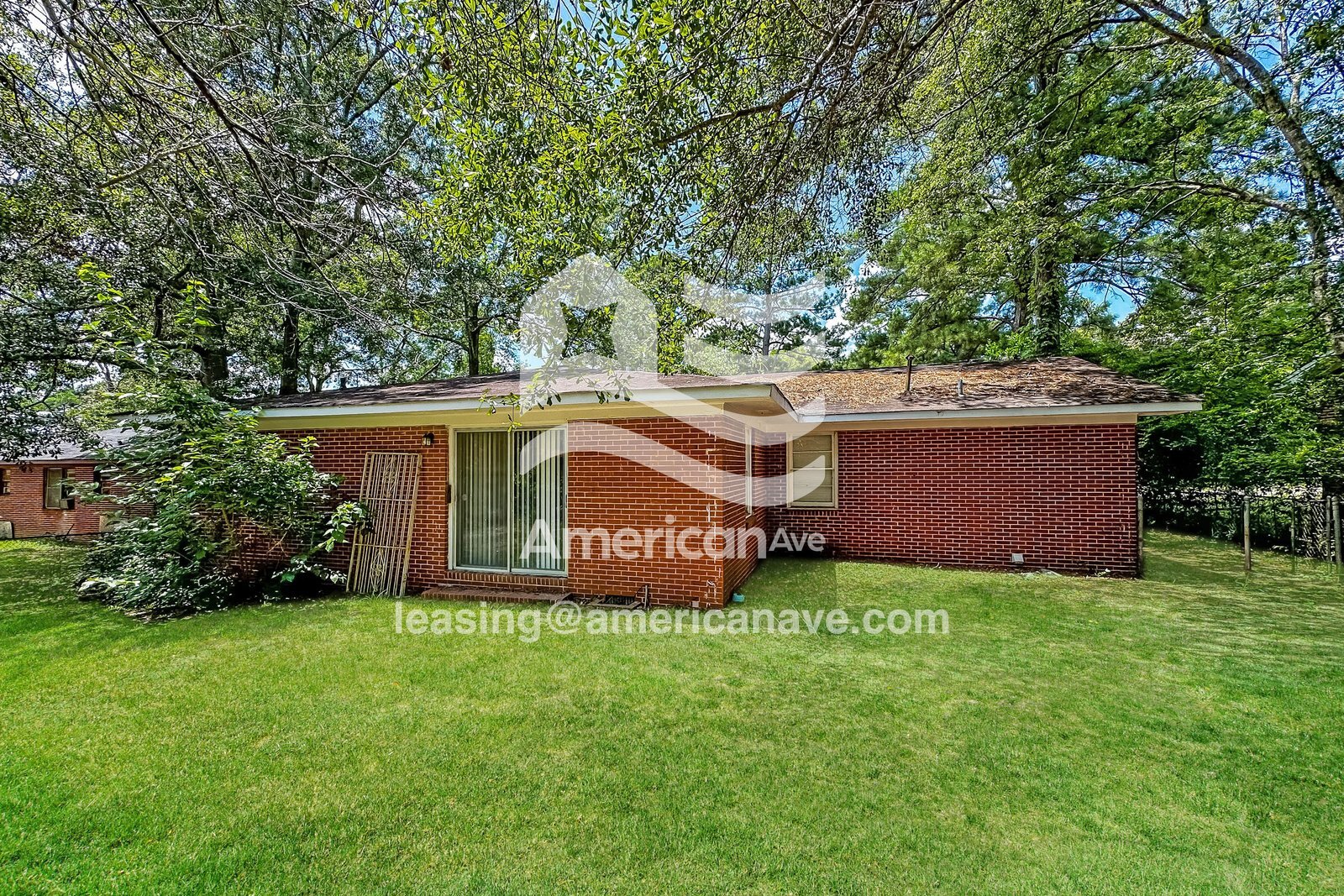 Building Photo - 3215 Commodore Dr