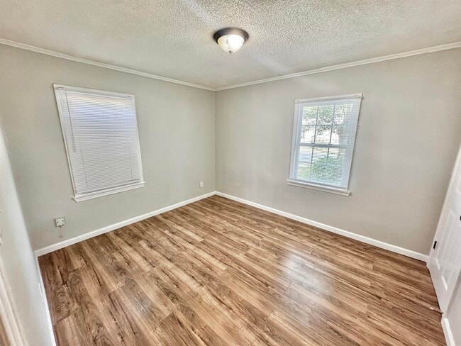 Building Photo - 1711 Coleen Rd