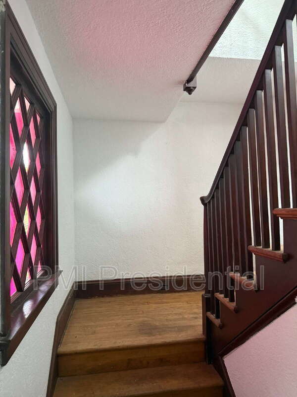 Building Photo - 1400 Bellevue Ave