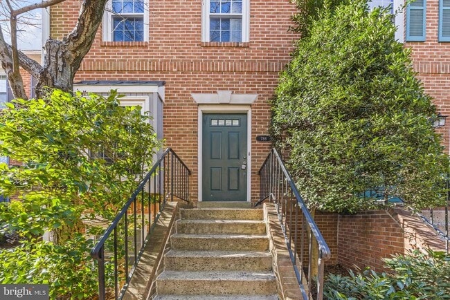 Building Photo - 786 N Vermont St