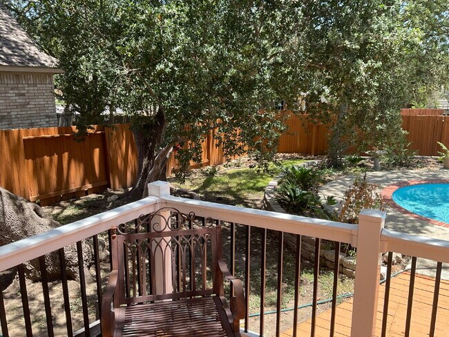 Building Photo - 4 Bedroom Oasis with Pool, Close to Milita...