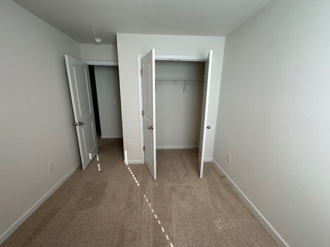 Building Photo - Graham