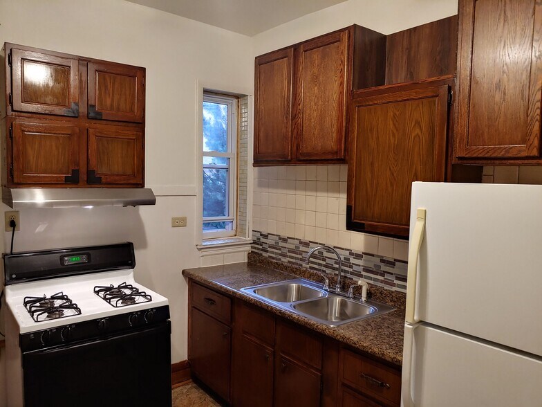 Kitchen 1 - 7755 S South Shore Dr