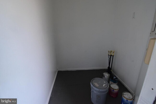 Building Photo - 4002 Tracy Ct