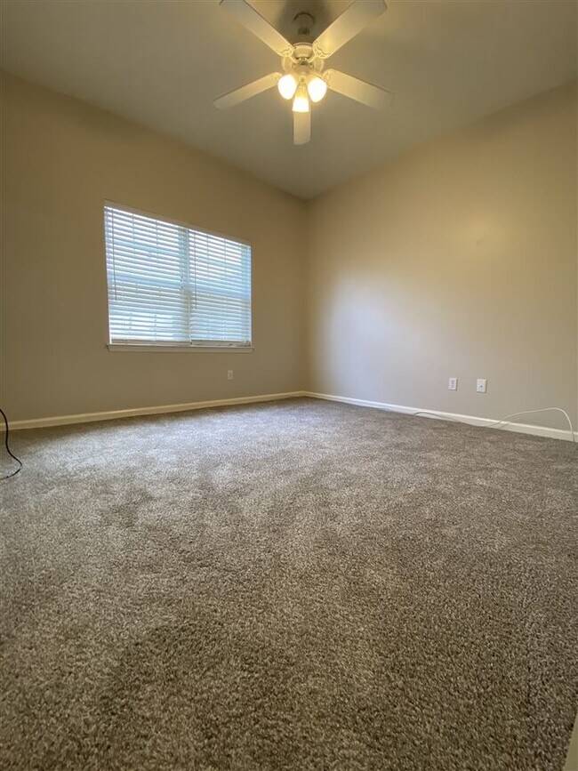 Building Photo - 5370 Appledore Ln