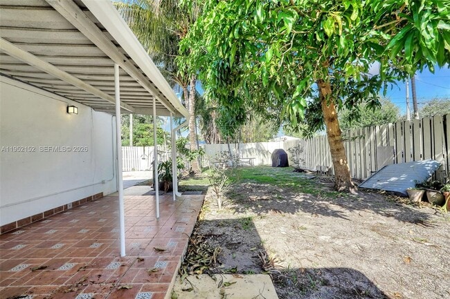 Building Photo - 2419 Coolidge St