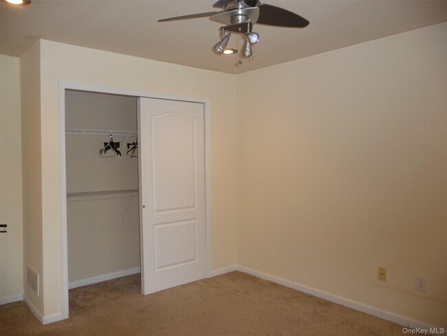 Building Photo - 220 Roosevelt Dr