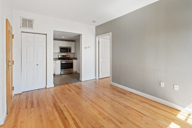 Building Photo - 1820 Lancaster St