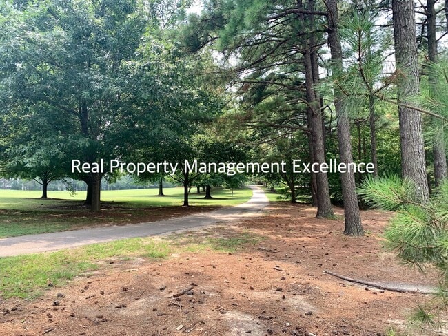 Building Photo - Beautiful 3 Bedroom Townhome in Raleigh ne...