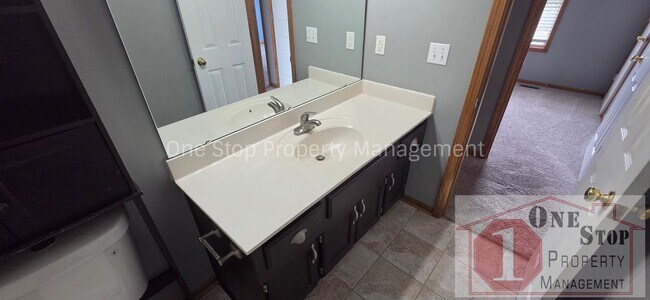 Building Photo - Beautiful 3 Bedroom & 2 Bathroom Home!