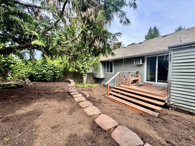 Building Photo - 6155 SW Heights Ln
