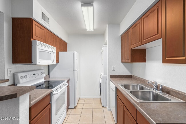 Building Photo - 5995 N 78th St