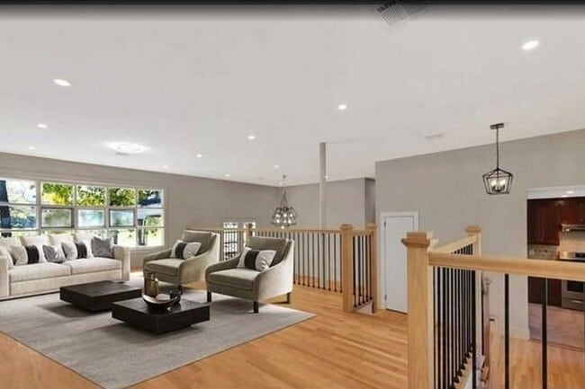 Building Photo - 22 Greentree Terrace