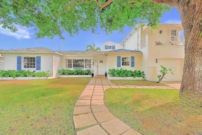 Building Photo - 240 Santa Lucia Dr