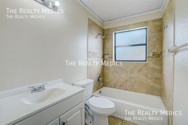 Building Photo - 1886 Elkcam Blvd