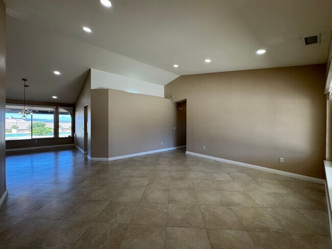 Building Photo - Luxury Skyline Ranch Home with Pool & Stunning Views