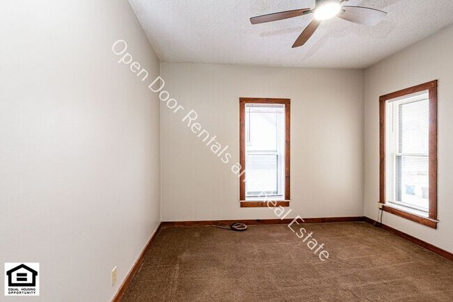 Building Photo - 112 W 2nd St