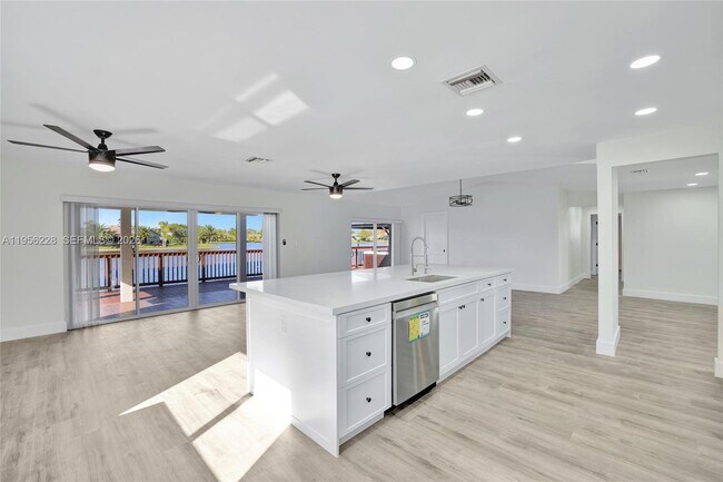 Building Photo - 1911 NW 40th Ct