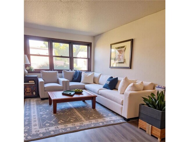 Building Photo - 11 Park St N