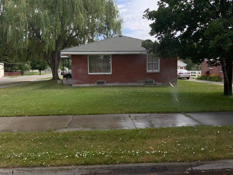 Building Photo - 2200 S Lee Ave