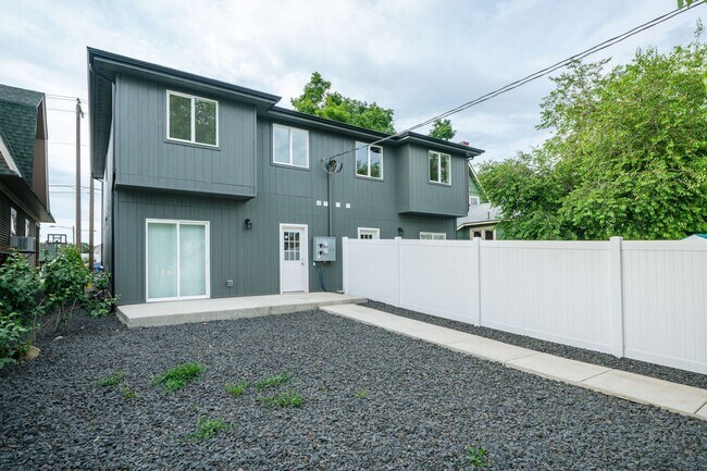 Building Photo - 1113 W Sinto Ave